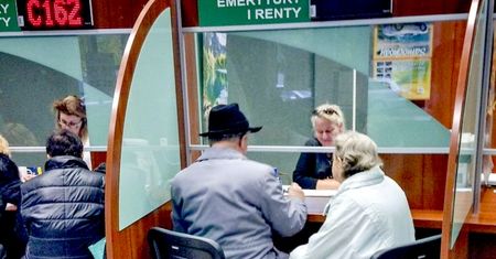 Rząd jak Janosik. Da biedniejszym emerytom, odbierze zamożniejszym