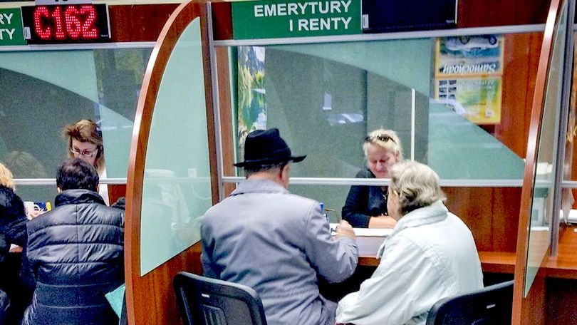 166,6 tys. osób w Polsce pobiera emeryturę poniżej 1 tys. zł