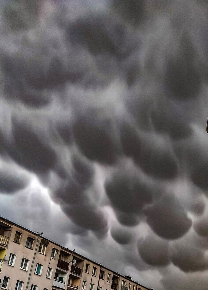 Niezwykłe zjawiska na niebie. Piękny mammatus nad Polską 