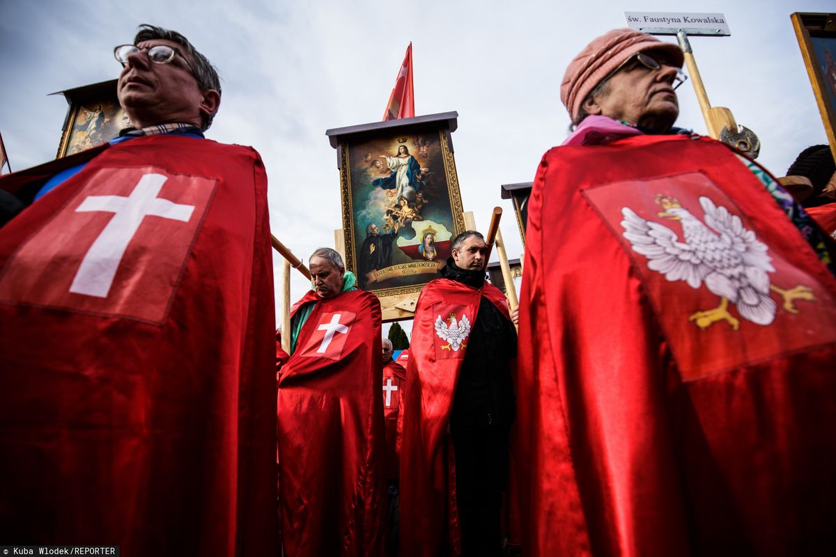 Intronizacja Jezusa Chrystysa na Króla Polski. Petycje zalały samorządy