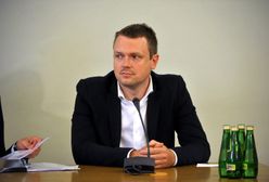 Syn wkopał ojca. To jedno słowo Michała mocno zaszkodzi Donaldowi Tuskowi