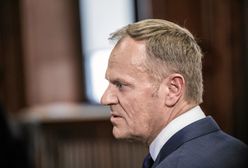 Donald Tusk składa do sądu wniosek przeciwko Patrykowi Jakiemu. Chce od niego 30 tys. zł na WOŚP