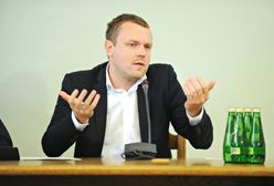 Wybili szybę w domu Michała Tuska. Teraz staną przed sądem