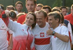 „Tusk popija wino i dobrze się bawi". Tak były premier drażni PiS