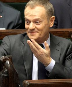 Tusk upomniał się o swoją tablicę. Rozbrajająca reakcja ambasadora Sadosia