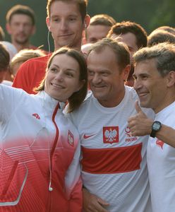 „Tusk popija wino i dobrze się bawi". Tak były premier drażni PiS