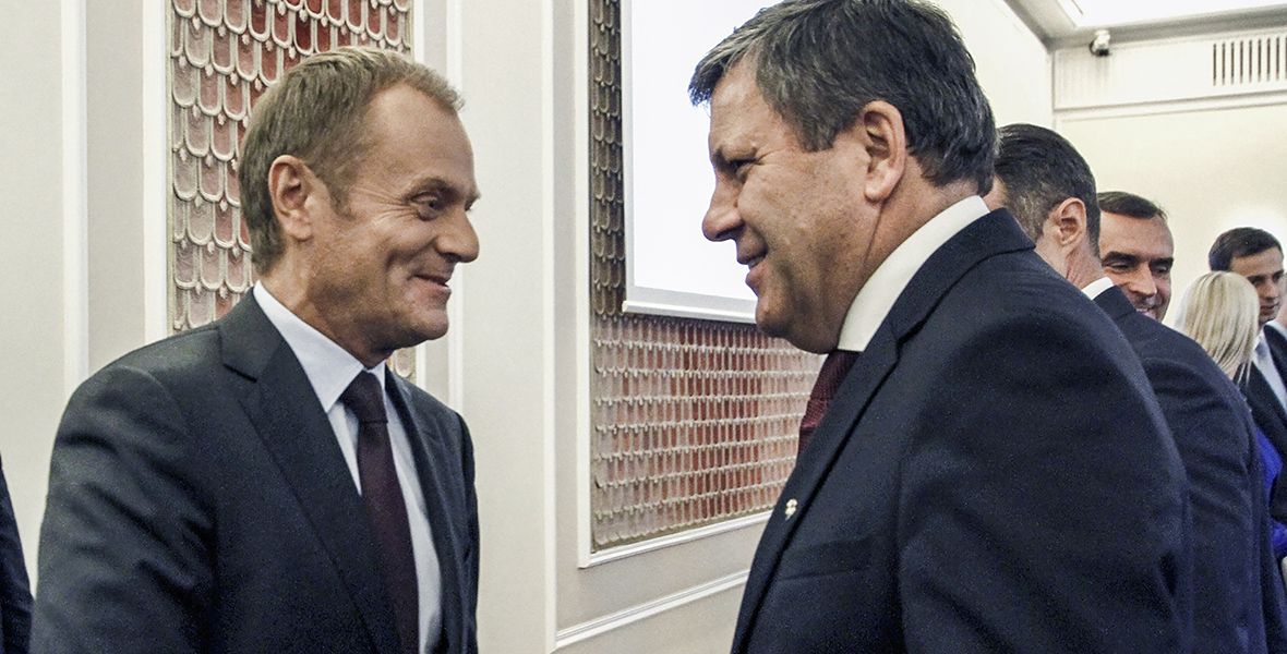 17.09.2013 r. Warszawa, posiedzenie rządu. Premier Donald Tusk i wicepremier i minister gospodarki Janusz Piechociński 