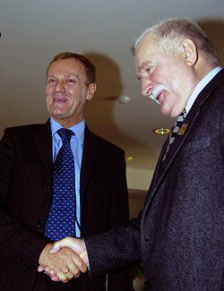 Wałęsa pomoże Tuskowi