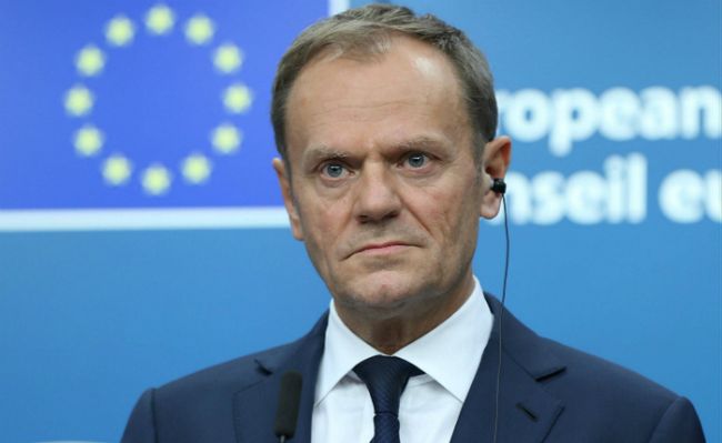 Nieoficjalne: Tusk podpisał zgodę na współpracę służb Polski i Rosji rok po tragedii w Smoleńsku