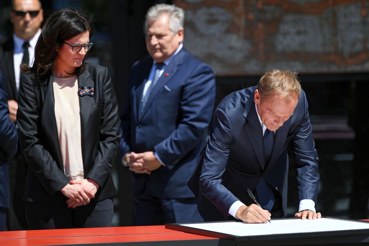 Gdańsk. Obchody 4 czerwca. Byli prezydenci i Donald Tusk podpisali deklarację