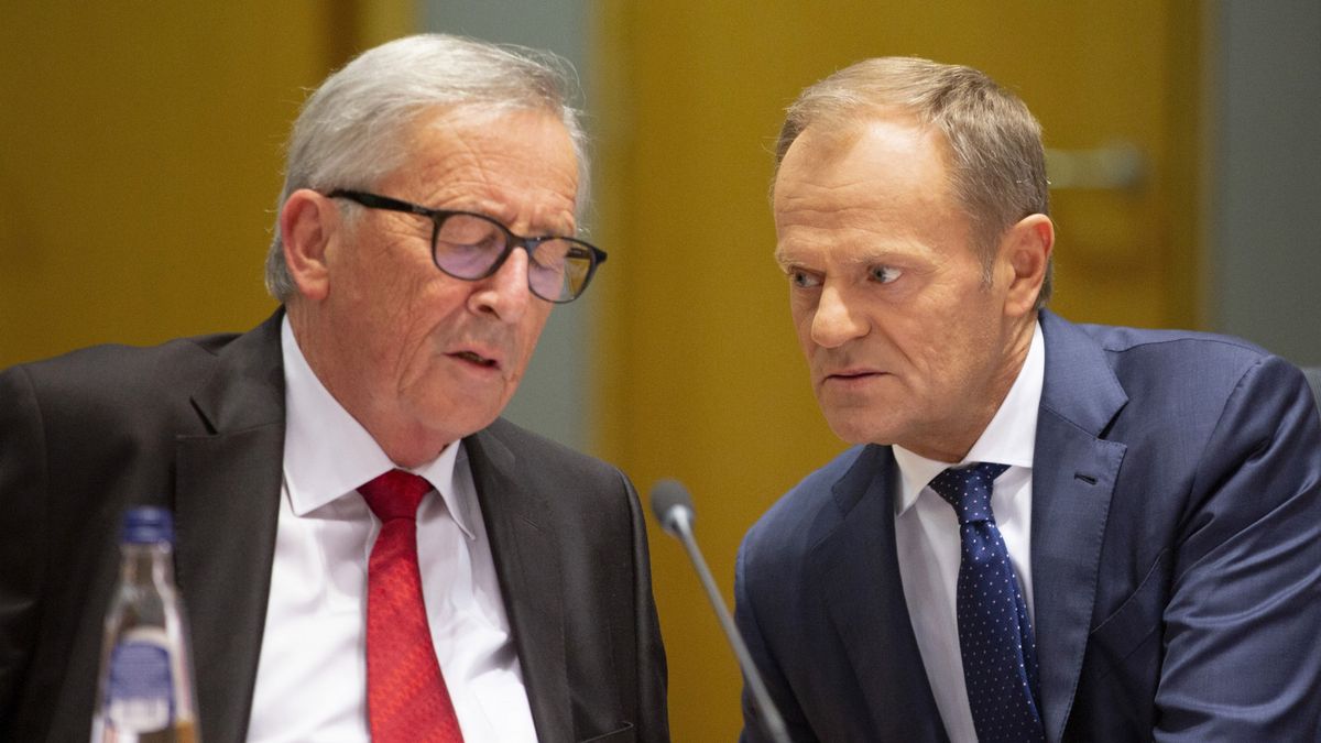 Przewodniczący Rady Europejskiej Donald Tusk i szef Komisji Europejskiej Jean-Claude Juncker