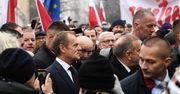 "Do więzienia" kontra "Zostań z nami". Emocje wokół Tuska w stolicy