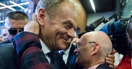 Tusk porównany do Hitlera. Saryusz-Wolski przeprasza, polityk PiS krytykuje