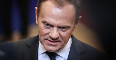 Tygodniki. Pytania o odpowiedzialność Donalda Tuska w Smoleńsku i rozmowa z Grzegorzem Schetyną