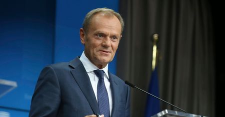 Donald Tusk złożył koledze życzenia. "Najlepszym prezentem będzie twoje niedzielne zwycięstwo"
