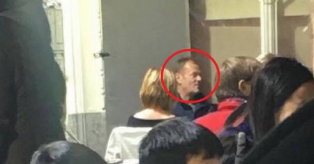 Tusk w restauracji. Bez obstawy ochroniarzy wmieszał się w tłum
