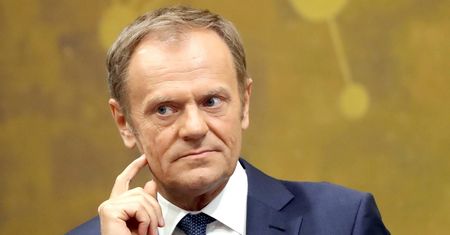 Nietypowe SMS-y na 10 kwietnia. "Czy Donald Tusk jest odpowiedzialny za katastrofę smoleńską?"