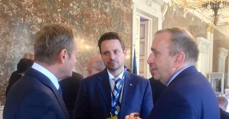 Politycy PO spotkali się z Donaldem Tuskiem. Miejsce stanowi problem dla internautów