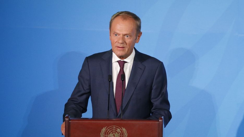 Polacy bardziej ufają Jarosławowi Kaczyńskiemu niż Donaldowi Tuskowi