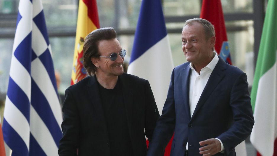 Bono i Donald Tusk podczas wizyty muzyka w Brukseli.