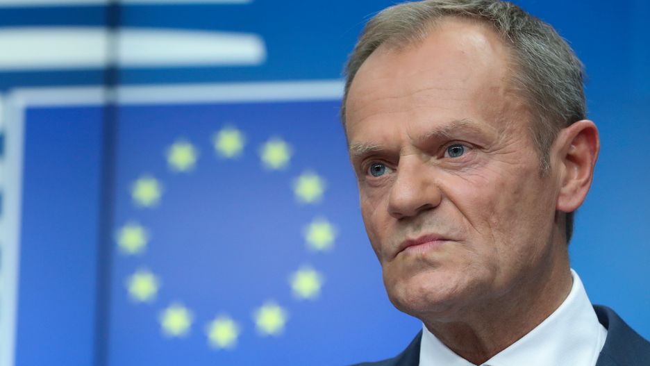 Mazurek nawiązała do wcześniejszej internetowej wymiany zdań między Morawieckim a Tuskiem m.in. o "harataniu w gałę"