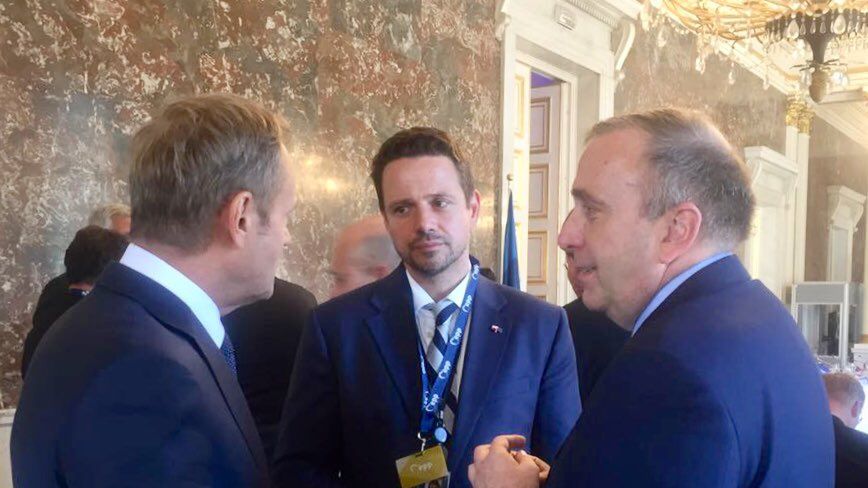 Rafał Trzaskowski pochwalił się na Twitterze zdjęciem z Brukseli