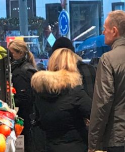Donald Tusk przyłapany w brukselskim sklepie. "W kolejce po jaja"