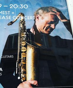 Donald Tusk rozbawił internautów. Zamieścił plakat z łudząco do siebie podobnym muzykiem