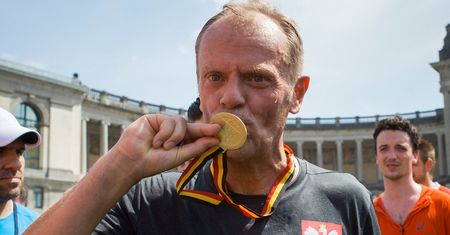 Donald Tusk o "bratobójczej walce" i "wstydzie" Kaczyńskiego. Były premier znów kopie w klatkę