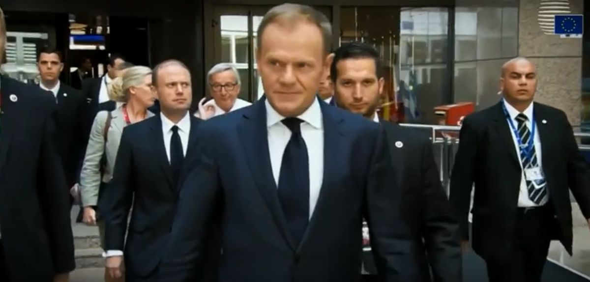 Donald Tusk jak gwiazda Hollywood. Tak prezentują plany przewodniczącego Rady Europejskiej  na jesień