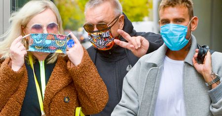 Rewia maseczek przed studiem "Dzień Dobry TVN": Dawid Woliński, Joanna Kurowska, Jerzy Owsiak