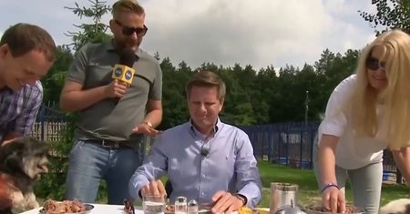 Filip Chajzer dotrzymał słowa i zjadł psią karmę. Ale zrobił też coś o wiele bardziej wzruszającego