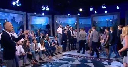"Skandaliczne dno". Młodzież wychodzi w trakcie programu ze studia TVP