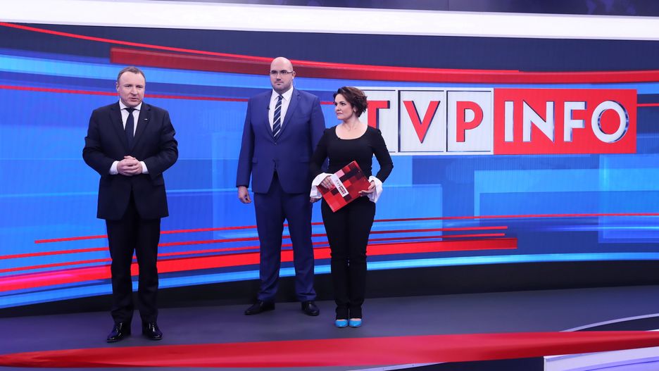 Uroczyste przedstawienie nowego ekranu w studiu TVP Info