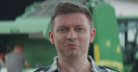 "Abonament się opłaca", nowa kampania informacyjna TVP przyniesie zmiany? Telewizja Polska uderza w emocje i atakuje nadawców komercyjnych