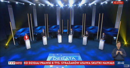 Jadwiga Wiśniewska na debacie wyborczej. Wyróżniła się swoim strojem
