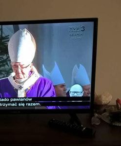 Transmisja pogrzebu Adamowicza w TVP3 z napisami o małpach