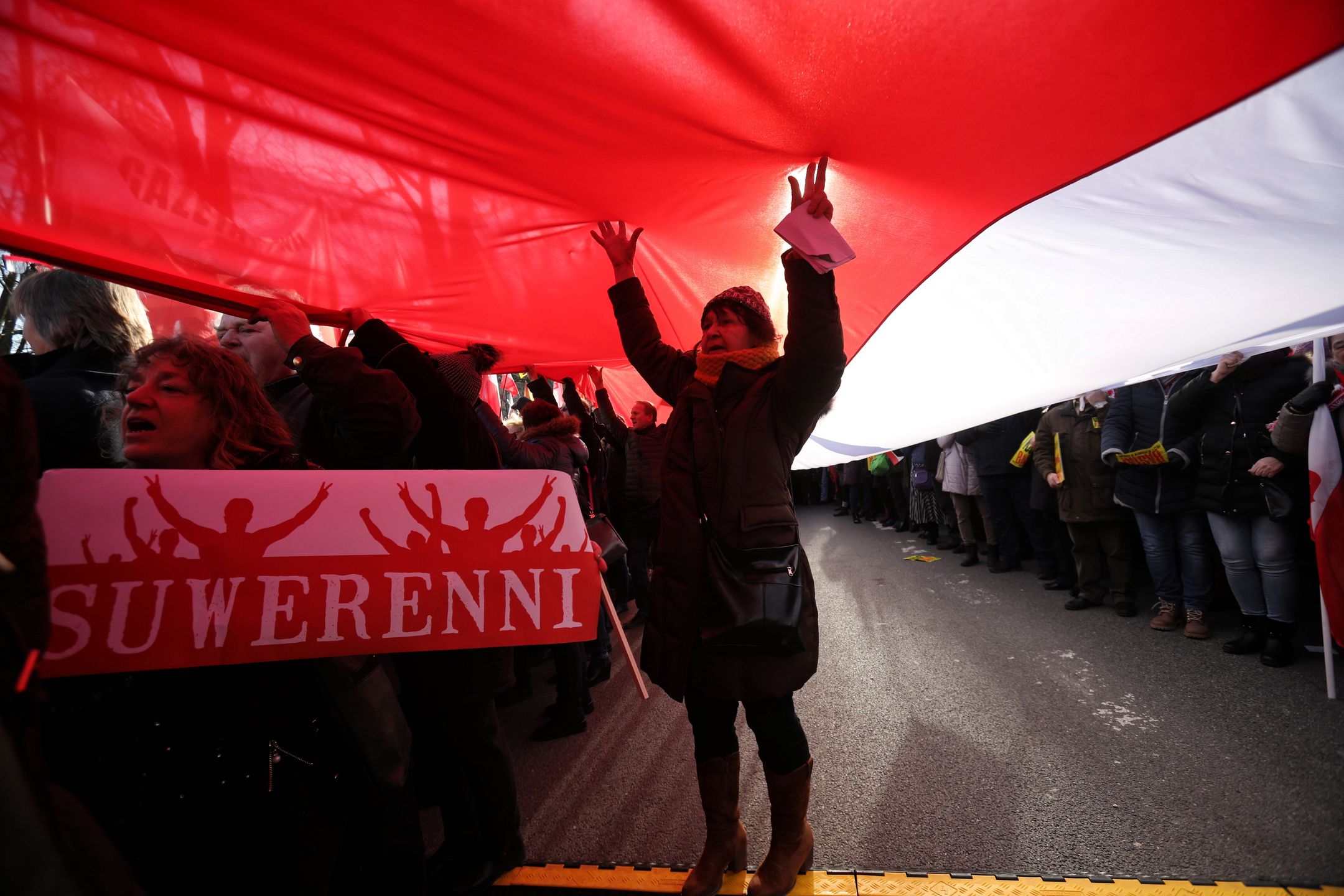 Warszawa. Demonstracja w obronie reformy sądownictwa przed siedzibą Trybunału Konstytucyjnego, 8 lutego br. 