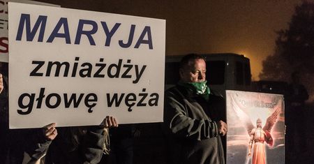"Klątwa" jedzie do Słupska. Wierzący zapowiadają protest czterech tysięcy osób z różańcami