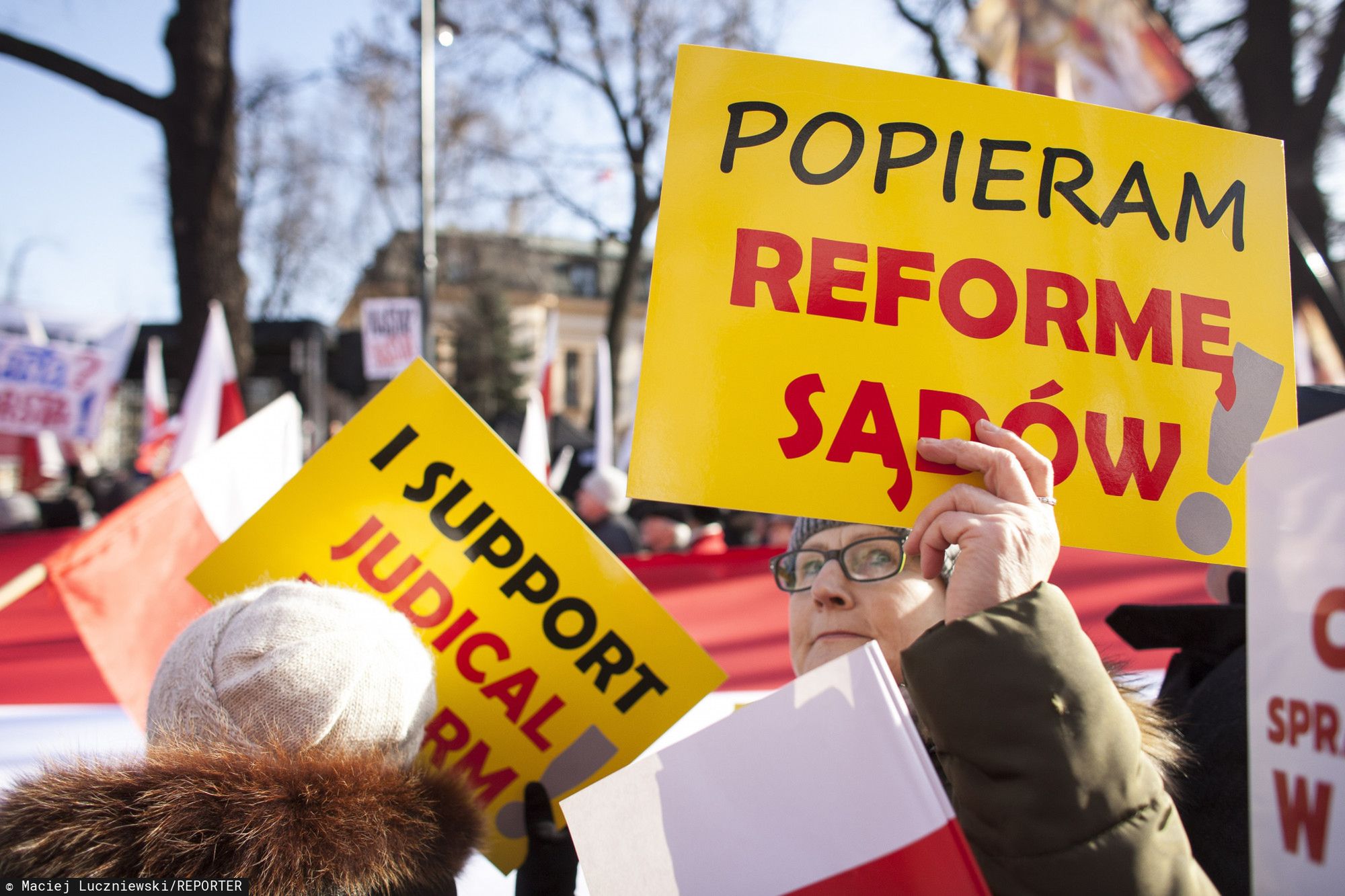 Warszawa. Demonstracja w obronie reformy sądownictwa przed siedzibą Trybunału Konstytucyjnego, 8 lutego br.
