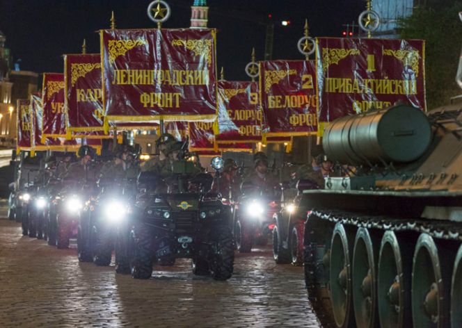 Terminatory, roboty i drony. Nowości na rosyjskiej Paradzie Zwycięstwa