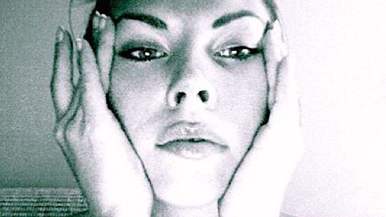 Naciągnięta twarz Oli Kwaśniewskiej na Instagramie