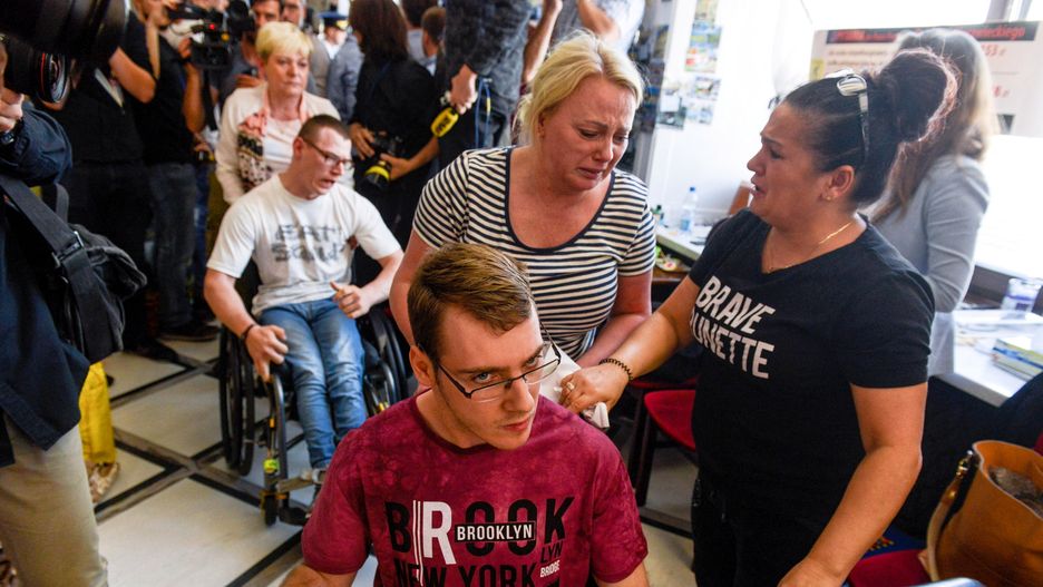 Niepełnosprawni i ich opiekunowie podczas ubiegłorocznego protestu w Sejmie