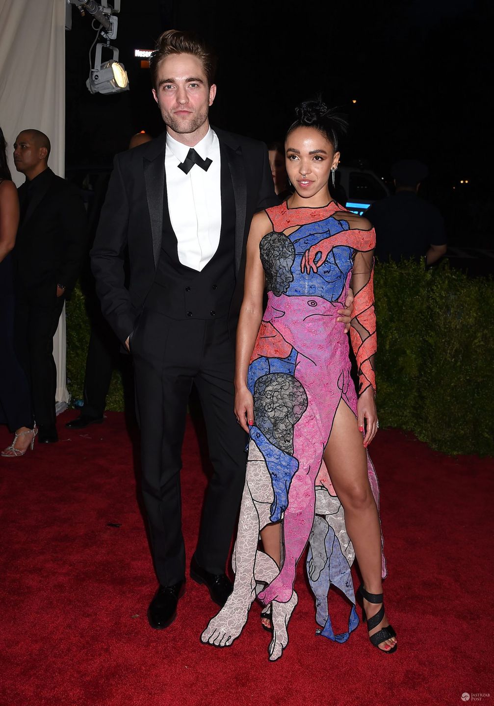 Robert Pattinson (kreacja: Dior Homme) i FKA Twigs (kreacja: Christopher Kane), MET Gala 2015 (fot. ONS)