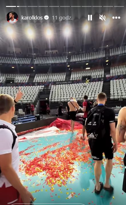Polscy siatkarze świętują zwycięstwo