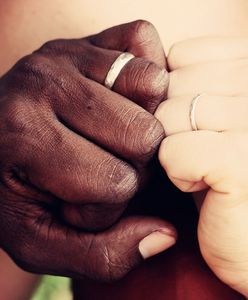 Oburzenie po "zachętach" NGO do "fikcyjnych ślubów". Cel był zupełnie inny