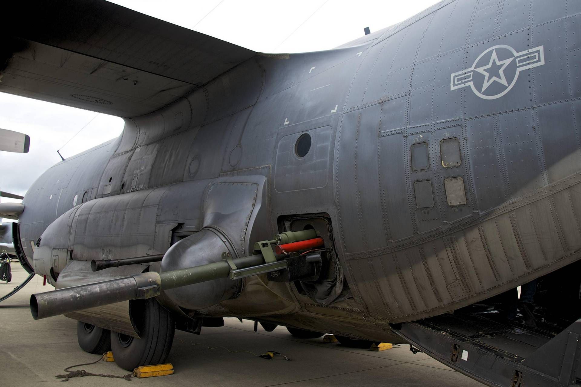 Po zamontowaniu uzbrojenia transportowy C-130 stał się morderczą maszyną 