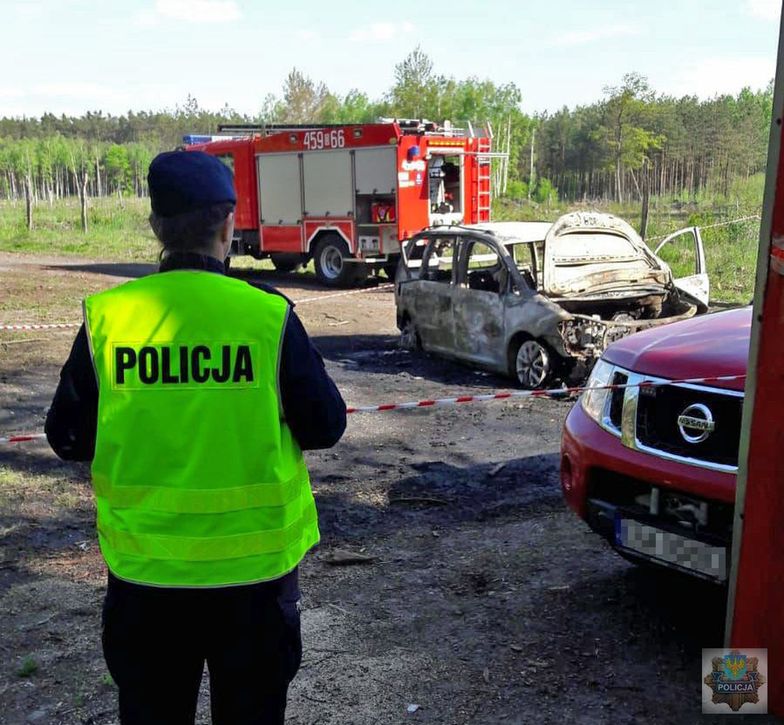 Biegli ustalili źródło pożaru w samochodzie znalezionym pod Namysłowem, gdzie znaleziono odkryto ciała Chińczyków