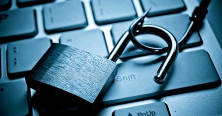 O co chodzi w konflikcie wokół cyberbezpieczeństwa?