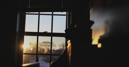 Bartek podejrzewa żonę o zdradę. Kobieta woli spędzać czas z szefem, a męża nazywa "nudziarzem"